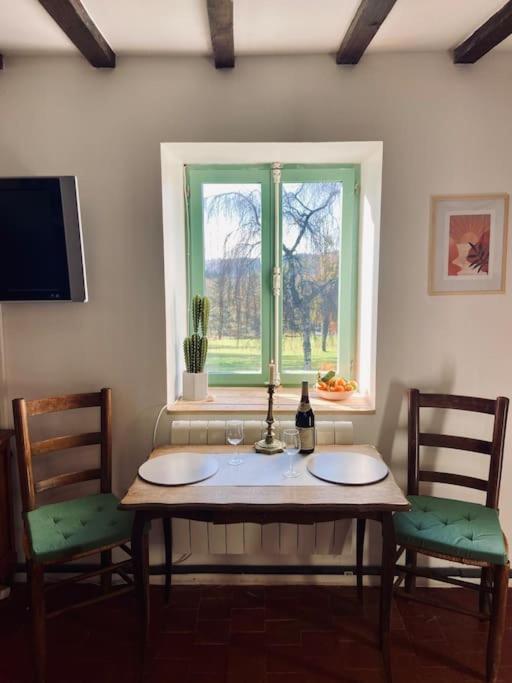 Maison Du Petit Poete Quarré-les-Tombes Esterno foto