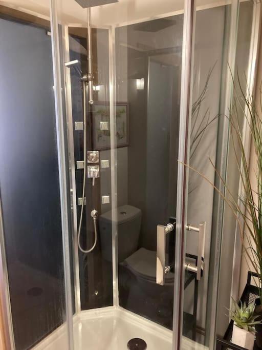 Maison Du Petit Poete Quarré-les-Tombes Esterno foto