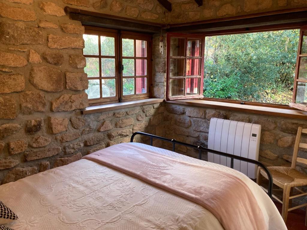 Maison Du Petit Poete Quarré-les-Tombes Esterno foto
